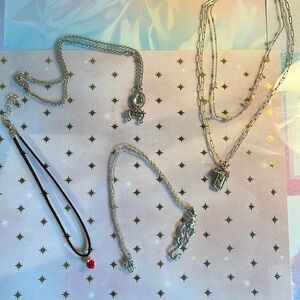 Lot of 4 necklaces!